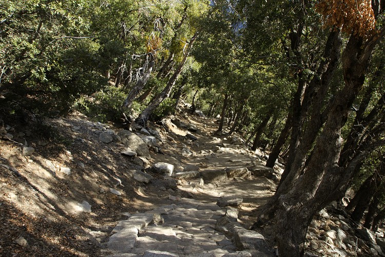 Upper Yosemite Falls Trail
