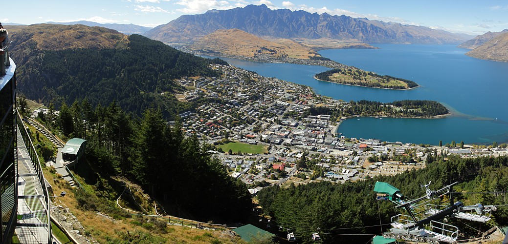 Queenstown and Lake Wakatipu panorama
