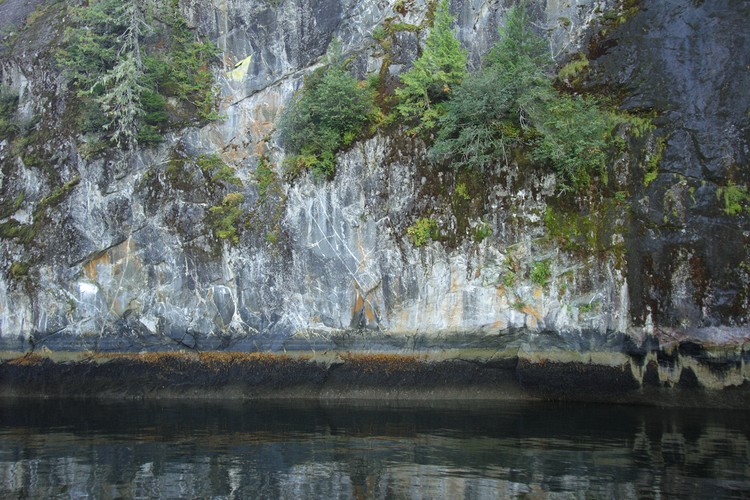 Quartz wall on Rudyerd Bay