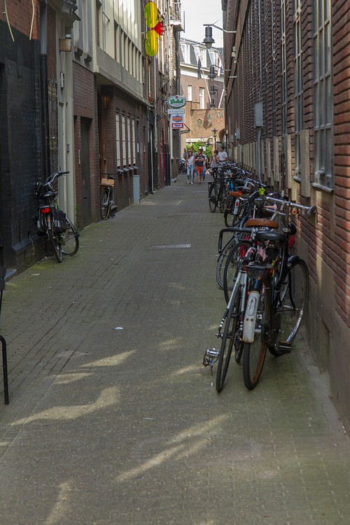 Sint Pietershalsteeg (alley)