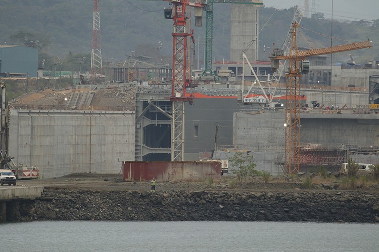 Construction on the new canal locks
