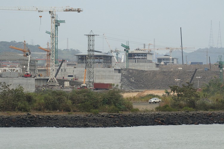 Construction on the new canal locks