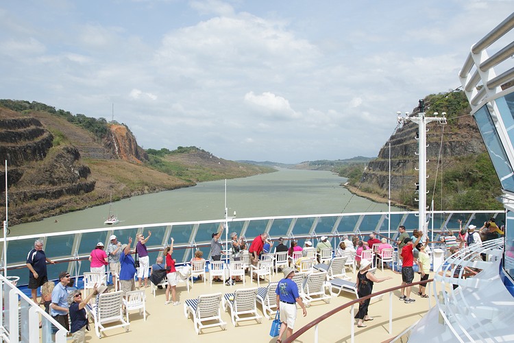 Island Princess enters the Culebra Cut