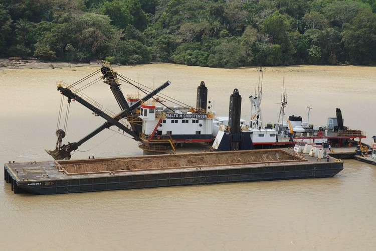 Dipper dredge Rialto M. Christensen
