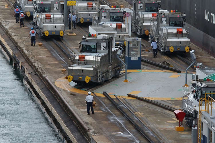 Electric mules at Gatun Locks
