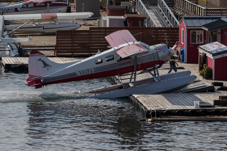 Docking the float plane