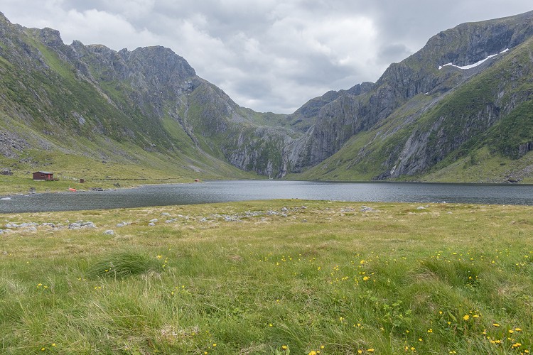 Heimredals Lake and Jellvollstinden (mountains)