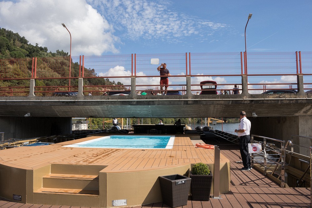 Carrapatelo Dam (35 meters lift)