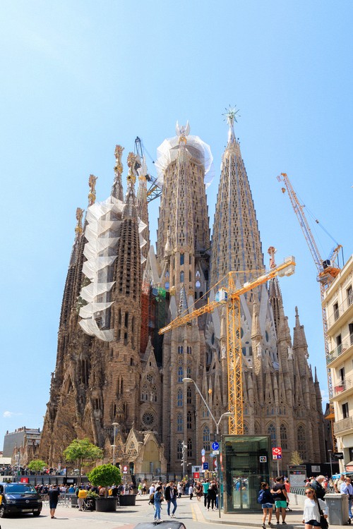 Basilica de la Sagrada Familia (Antonio Gaudi)