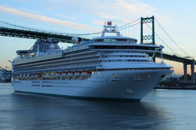 Saphire Princess arrives