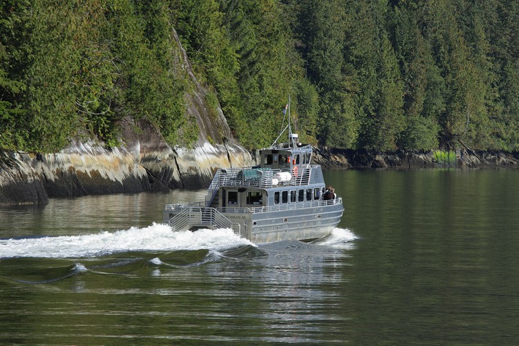 Tour boat Princess Bay