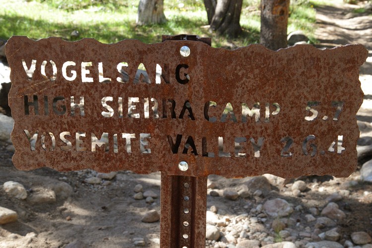 Rafferty Creek Trail junction at John Muir Trail