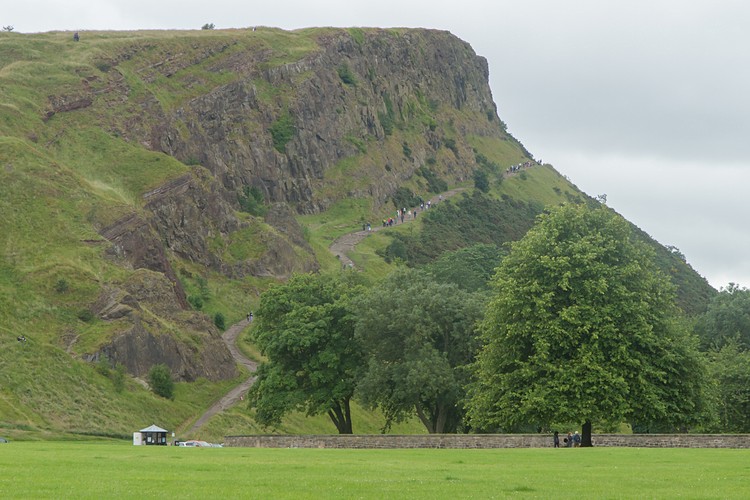 Trail to Arthur`s Seat