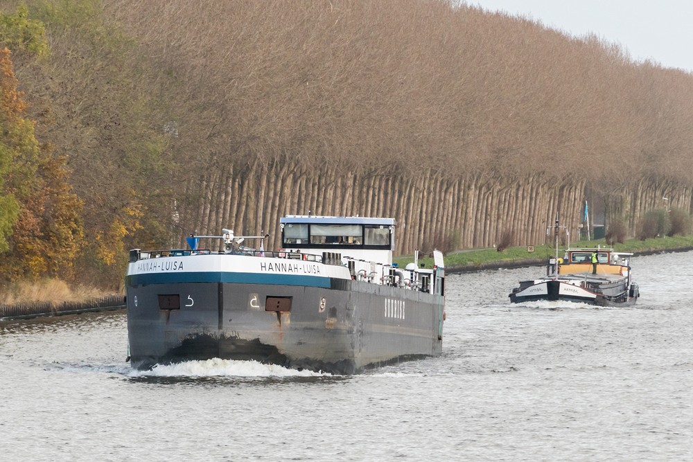 Small ships on the Amsterdam-Rhine Canal