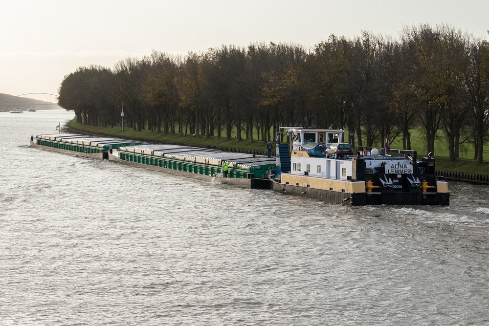 Ship pushing two barges