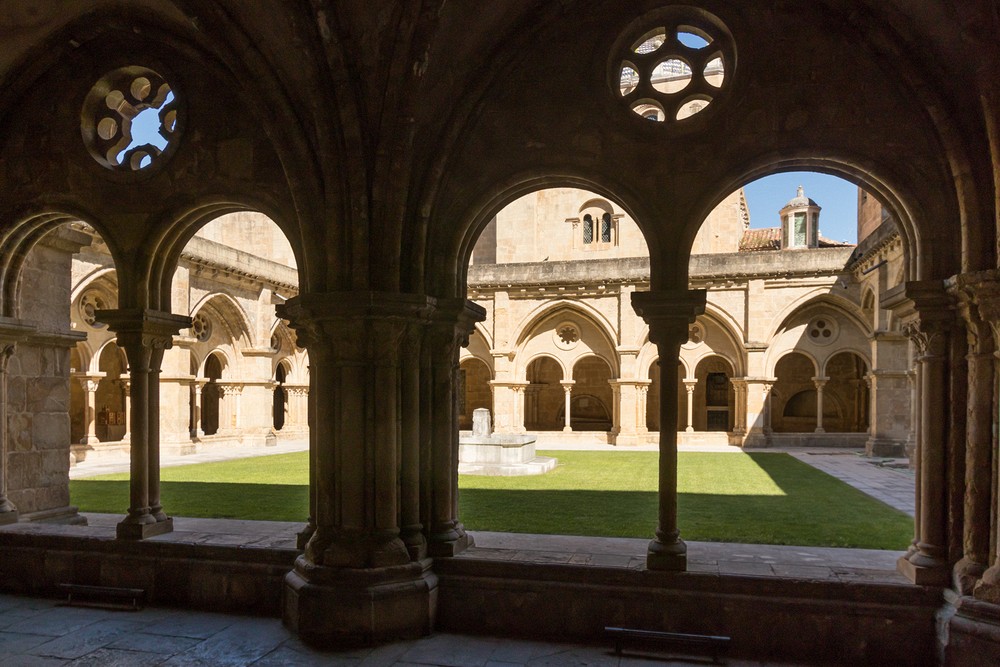 Old Cathedral of Coimbra courtyard