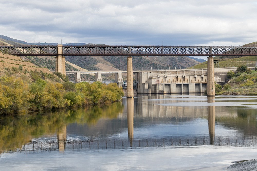 Pocinho Dam (20 meters lift)