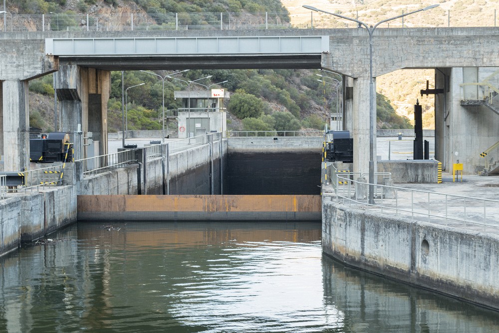 Valeira Dam (32 meters drop)