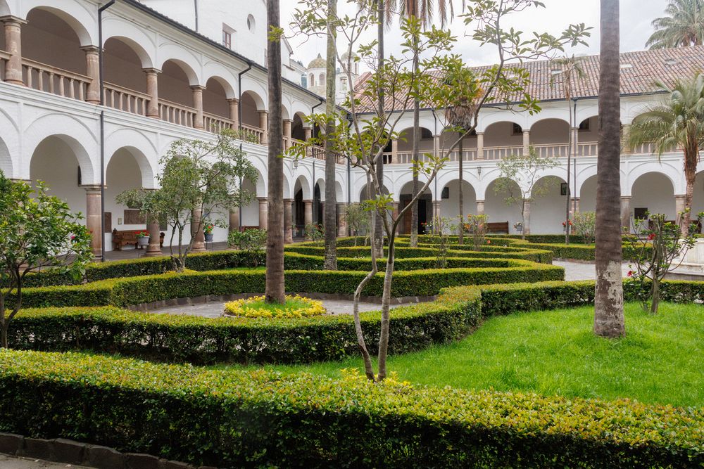 Iglesia de San Francisco - courtyard
