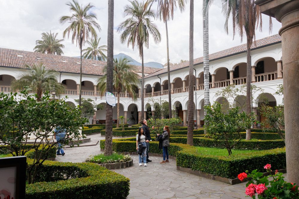 Iglesia de San Francisco - courtyard