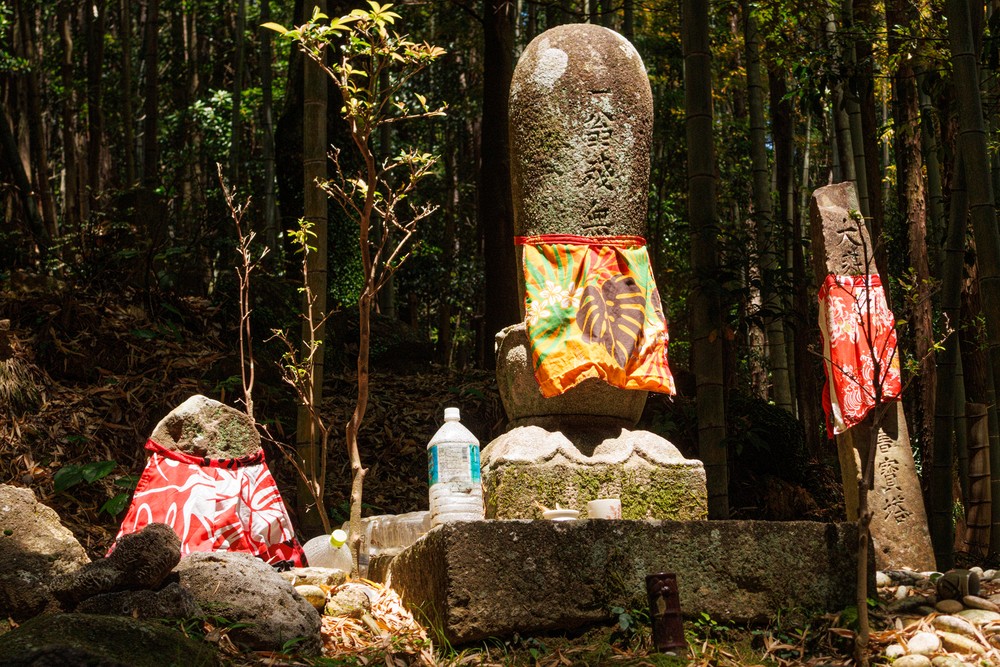 Memorial stone jizos